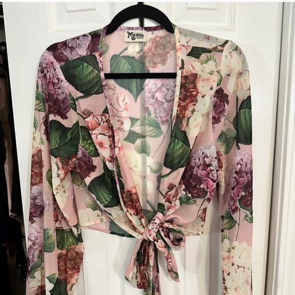 Show Me Your Mumu Floral Bohemian Tie Top With Plunging Neckline. Size M - Picture 7 of 8